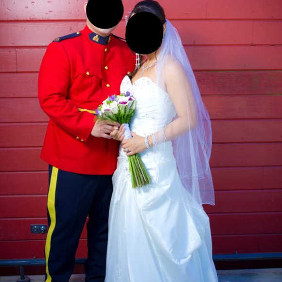 La Sposa Wedding Dress - Picture 2 of 10